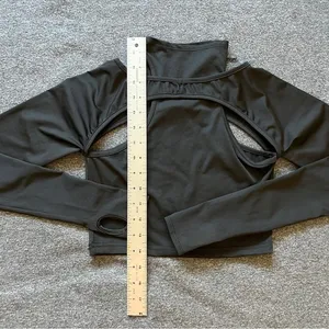 K-POP Inspired Black Cutout Crop Top – Long Sleeve, High Neck – Size XS‎ thumbnail 4
