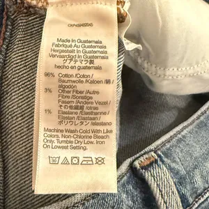 Madewell The Girljean in Cadell Wash: Ripped‎ Edition thumbnail 6