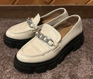 Y2K white chunky loafer with top chain thumbnail 9