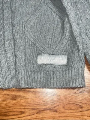 Taylor Swift Light Grey Cable Knit Cardigan. Size medium to large thumbnail 4