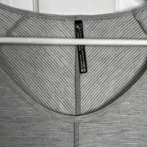 Kuhl Light Gray Scoop Neck Wool Blend Arden Shirt W1490 Sz XS thumbnail 3