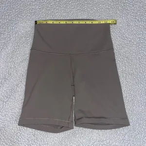 TNA Bike Shorts Aritzia High-Rise thumbnail 7
