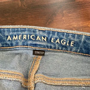American Eagle Mom Straight Jean High Rise Distressed Medium Wash thumbnail 4