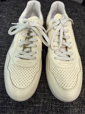 Men’s Veja v-90 shoes- like new size 8 thumbnail 2