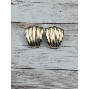 Vintage Clip On Earrings - Just Over 1" Gold Tone & Silver Tone thumbnail 3