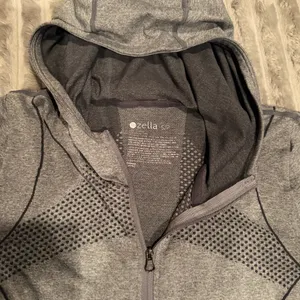 Zella‎ Run Amok Seamless Full Zip Hoodie Heathered Gray Activewear Jacket Size S thumbnail 4