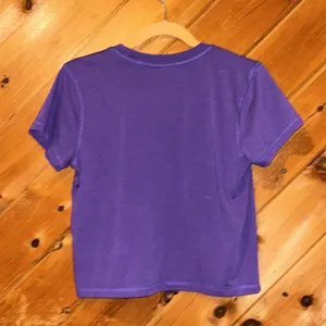 Lakers NBA purple & yellow cropped vintage look tee thumbnail 4