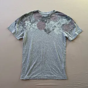 Structure Grunge Floral Roses Graphic Tee thumbnail 1