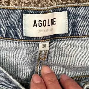 Agolde Distressed Cropped Blue Jeans thumbnail 2