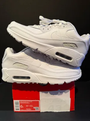 Nike Air Max 90 size 7.5W/6Y thumbnail 1