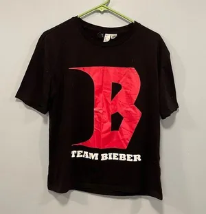 Justin Bieber concert shirt! Black Justin Bieber team Bieber 2017 stadium tour thumbnail 1