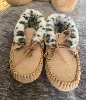 Minnetonka Suede Leather Leopard Print Faux Fur Trimp Moccassin Loafer Women's 9 thumbnail 1