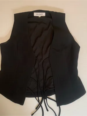 Elliatt Black Lace-Up Sleeveless Calvacade Top Revolve Ladies Size Medium thumbnail 2