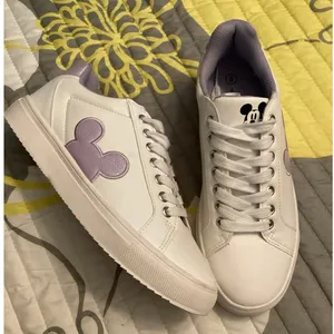 Disney Mickey Mouse Character Court Ladies' Sneakers Lavender Sz 8 thumbnail 2