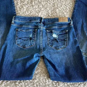Abercrombie and Fitch Denim Jeans. Size 4R Distressed, medium wash‎ thumbnail 3