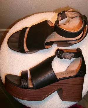 Wonderly Black Platform Ankle-Strap Sandals thumbnail 1