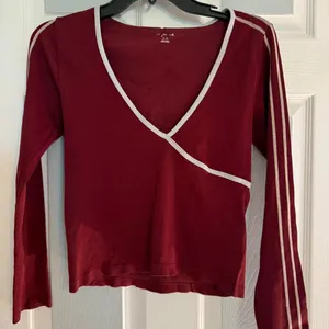 Urban Outfitters ( Out From Under) Sporty Surplus Seamless Long Sleeve Tee. NWOT thumbnail 2
