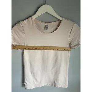 Gap Body Womens Pale Pink Tactel Lycra Scoop Neck Short Sleeve Tee Size M thumbnail 4