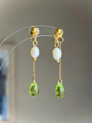 Handmade green mini teardrop Czech glass beads & freshwater pearls earrings💚 thumbnail 3