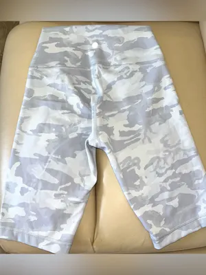 Lululemon Camo Biker Shorts Gray Size 6 thumbnail 2