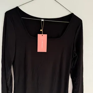 NWT Black stretchy jumpsuit in size large with thumb holes thumbnail 7