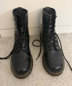 Dr. Martens Boots Black Leather Lace-Up thumbnail 1