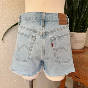 Levi’s‎ Premium Wedgie Shorts W27 – Light Wash Denim Cutoffs thumbnail 2