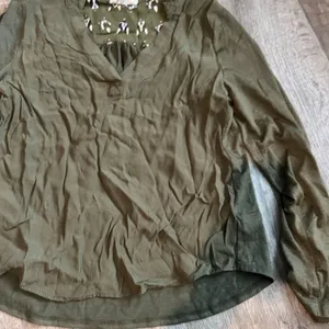 Anthropologie‎ Porridge Aidan Shirt Top Green Size S 3/4 Roll Sleeve Dog Detail thumbnail 7