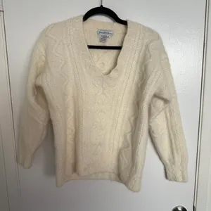 Saks 5th Avenue Cream V-Neck Sweater Women’s Medium Lambswool Angora VTG thumbnail 1