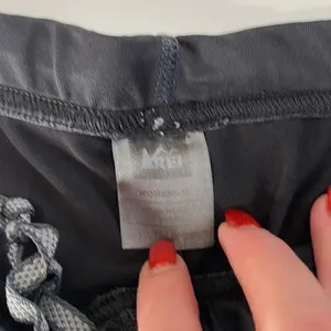 REI Capri athletic leggings. Size Medium. Black thumbnail 3