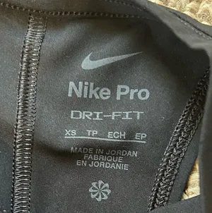 Nike Dri-Fit Cropped tank top black thumbnail 2
