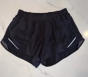 lululemon Hotty Hot 2.5” Shorts thumbnail 1