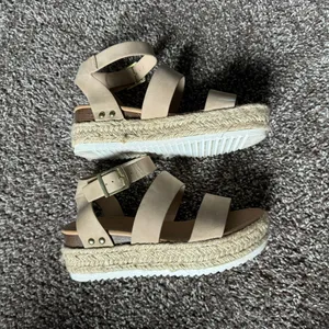 Soda Platform Sandal thumbnail 2