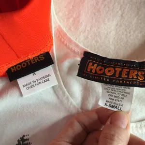 B37 #14 Hooters Girl Worn Tank and New Shorts from Saugus MA Size XS/XS-A thumbnail 4