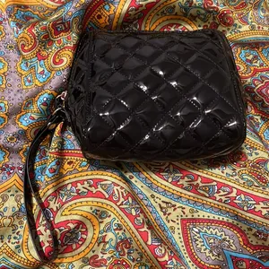 Great cosmetic bag for everyday use Black thumbnail 2