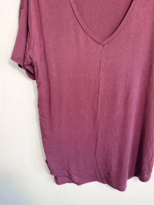American Eagle Soft & Sexy Tee Solid Maroon V-neck Short Sleeve thumbnail 4