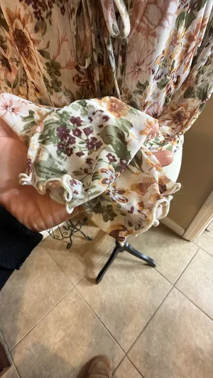 Promesa Floral Tie-Front Blouse in Cream, Green & Pink thumbnail 4