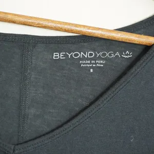 Beyond Yoga Lightweight Soft V-Neck Long Sleeve Top Seam Detail Charcoal Black thumbnail 3