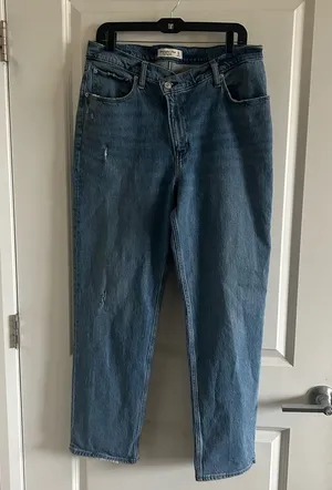 Abercrombie & Fitch Ultra High Rise 90s Straight Jean 32\14 thumbnail 1