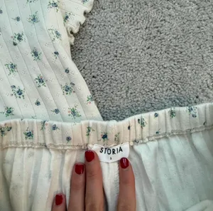 Boutique floral set thumbnail 4