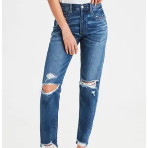 American Eagle hi-rise distressed, raw hem Girlfriend Jeans thumbnail 2
