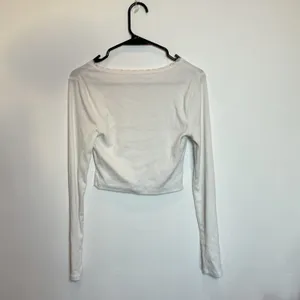 Aeropostale White Lace Trim V Neck Cropped Long‎ Sleeve Top Womens Size M thumbnail 3