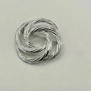 Vintage silver tone twisted knot Brooch thumbnail 9