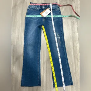 🆕 YMI Women's Classic High Rise Ankle Flare Blue Flare Jeans Size 7/28 thumbnail 3