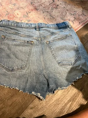 Abercrombie the mom High-Waist Light Blue Denim Cutoff Shorts thumbnail 8