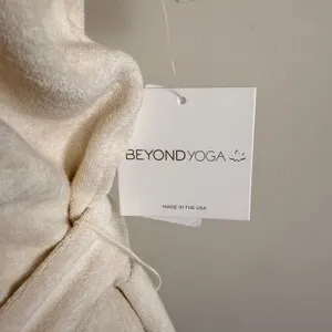 Beyond Yoga Tropez Romper Pistachio Cream Terry Cloth Short Sleeve Belted M NEW thumbnail 7
