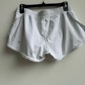 Lululemon Seek The Heat Short II 2.5" White Mesh Lining Size 8 Medium Light thumbnail 4