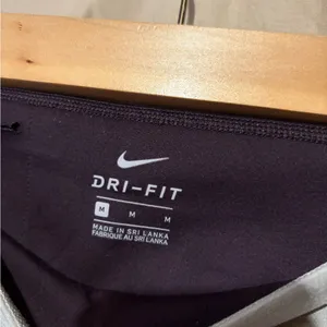 Nike leggings thumbnail 2