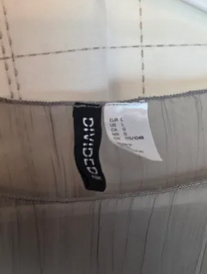 Divided Crinkle Semi Sheer Top thumbnail 4