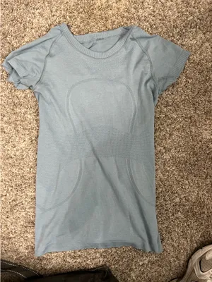 Lululemon top thumbnail 1